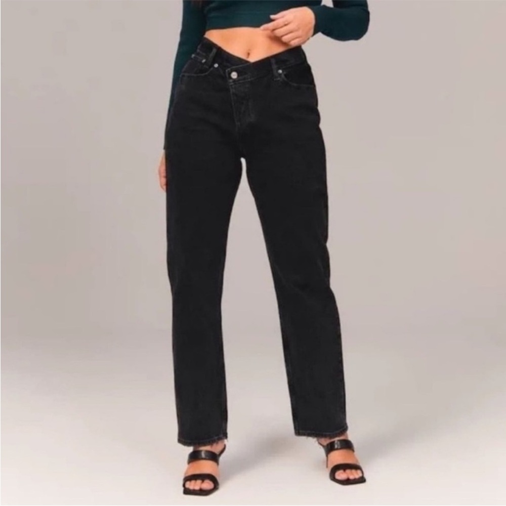 Abercrombie & Fitch Crossover Dad High Rise Straight Leg Jeans | 32L 14L